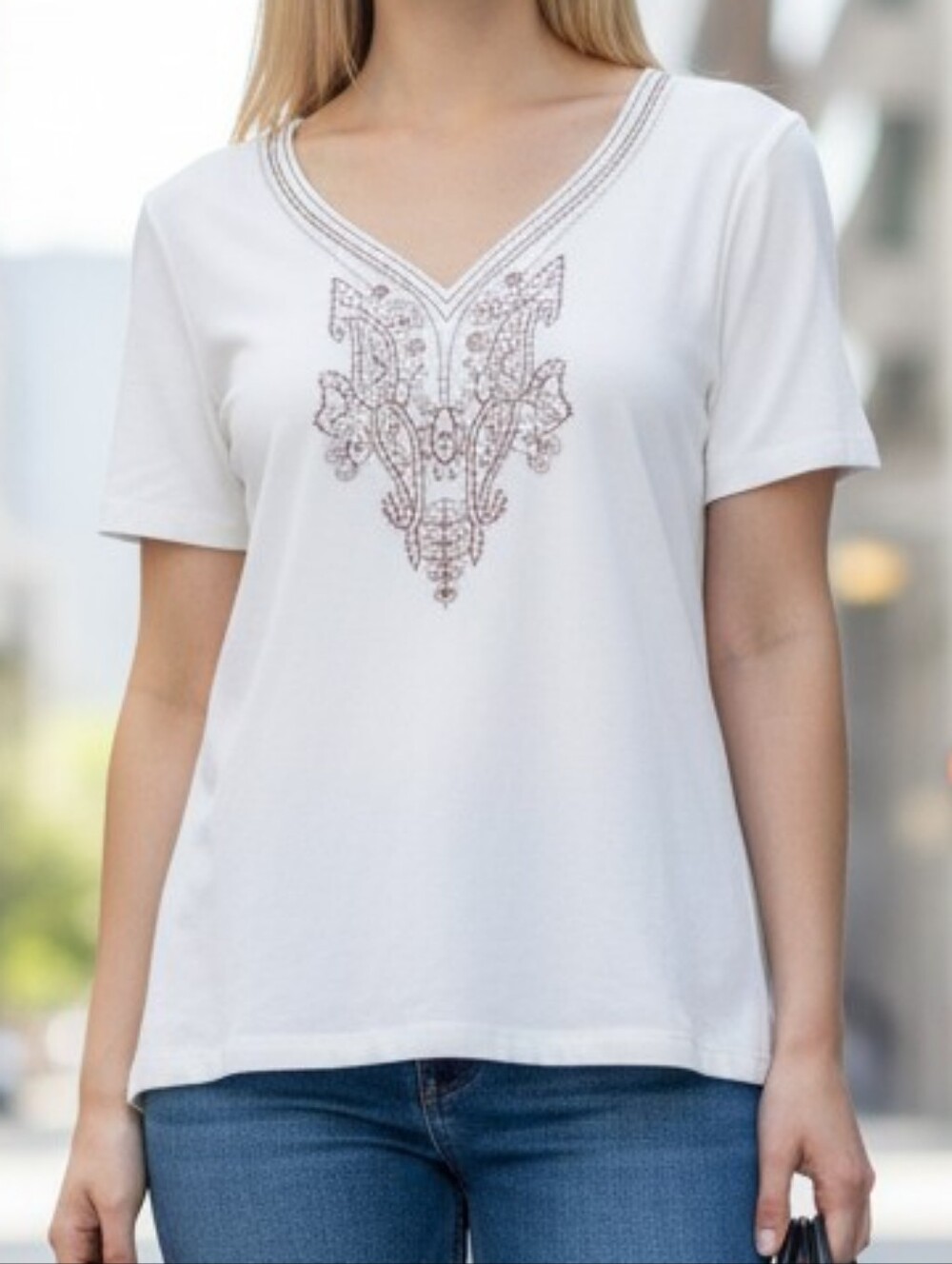 Embroidered V-Neck Short Sleeve Tee - White 6036